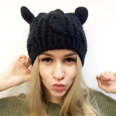 Γυναικείο καπέλο χειμωνιάτικου μαλλιού με διακοσμητικά αυτιά