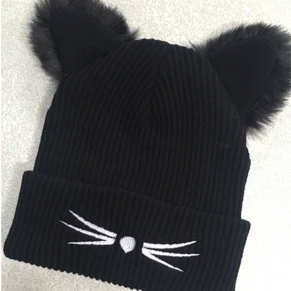 Ежедневна дамска зимна шапка с "котешки" ушички