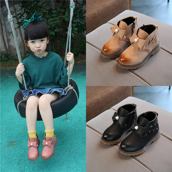 Απλές casual μπότες κοριτσιών με κορδέλα με κορδέλα και μαργαριτάρι σε τρία χρώματα