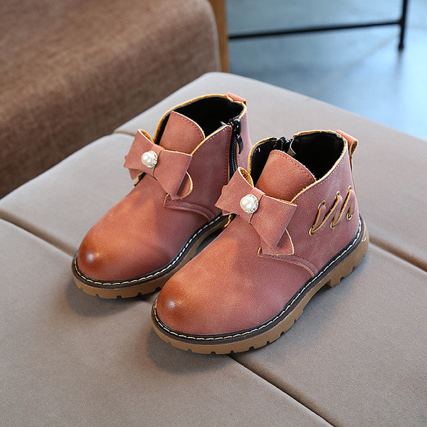 Απλές casual μπότες κοριτσιών με κορδέλα με κορδέλα και μαργαριτάρι σε τρία χρώματα