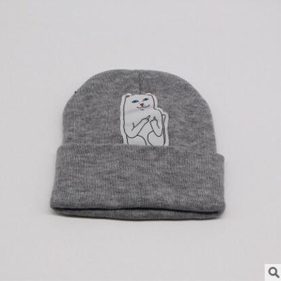 Κυρίες χειμωνιάτικο καπέλο με ενδιαφέρουσα εκτύπωση, πολλά μοντέλα