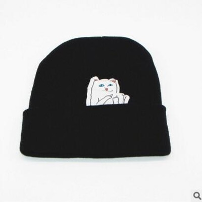 Κυρίες χειμωνιάτικο καπέλο με ενδιαφέρουσα εκτύπωση, πολλά μοντέλα