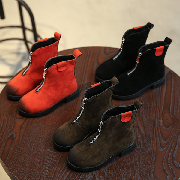 Ζεστές μπότες φθινοπώρου-χειμώνα με διακοσμητικό φερμουάρ και ροή σε τρία χρώματα