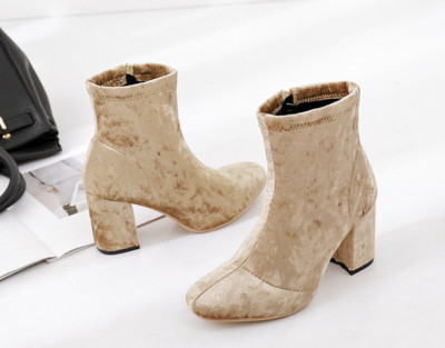 Γυναικεία παπούτσια για τη μέρα με μαλακή σουέτ