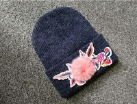 Καθημερινή κυρία χειμωνιάτικη καπέλο με κεντήματα