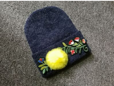 Καθημερινή κυρία χειμωνιάτικη καπέλο με κεντήματα