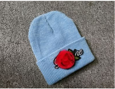 Καθημερινή κυρία χειμωνιάτικη καπέλο με κεντήματα