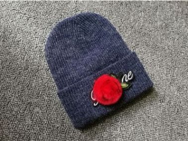 Καθημερινή κυρία χειμωνιάτικη καπέλο με κεντήματα