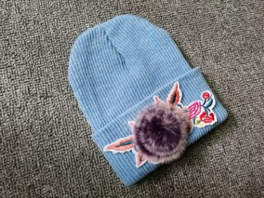 Καθημερινή κυρία χειμωνιάτικη καπέλο με κεντήματα