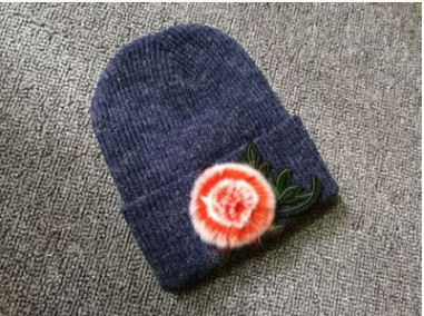 Καθημερινή κυρία χειμωνιάτικη καπέλο με κεντήματα