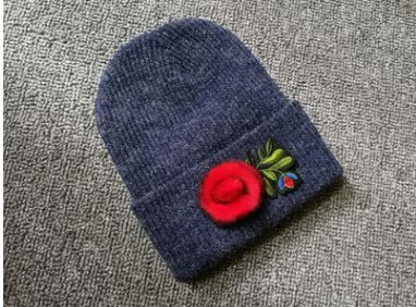 Καθημερινή κυρία χειμωνιάτικη καπέλο με κεντήματα