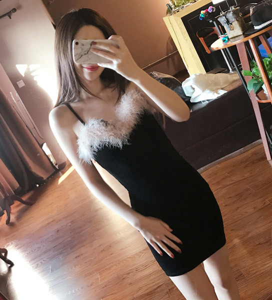 Αθλητικό κομψό μαύρο φόρεμα με χνούδι