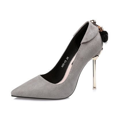 Υψηλά παπούτσια γυναικών τακουνιών με τετράχρωμη φούντα