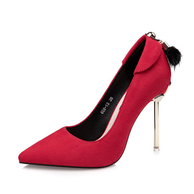 Υψηλά παπούτσια γυναικών τακουνιών με τετράχρωμη φούντα