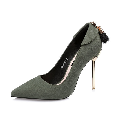 Υψηλά παπούτσια γυναικών τακουνιών με τετράχρωμη φούντα