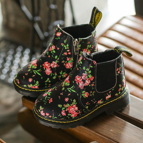 Καθημερινές καπιτονέ μπότες παιδιών με φυτικά μοτίβα σε ελαφρύ και σκούρο χρώμα