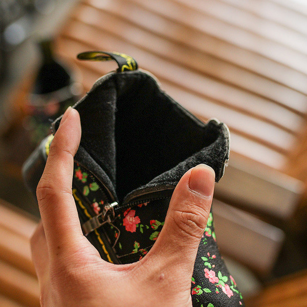 Καθημερινές καπιτονέ μπότες παιδιών με φυτικά μοτίβα σε ελαφρύ και σκούρο χρώμα