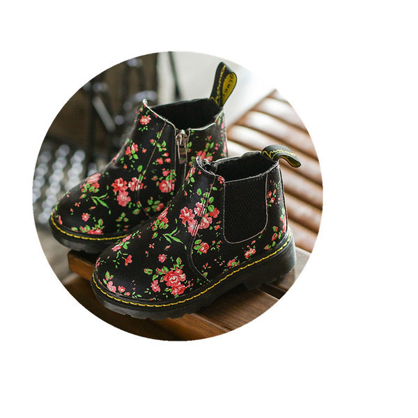Καθημερινές καπιτονέ μπότες παιδιών με φυτικά μοτίβα σε ελαφρύ και σκούρο χρώμα
