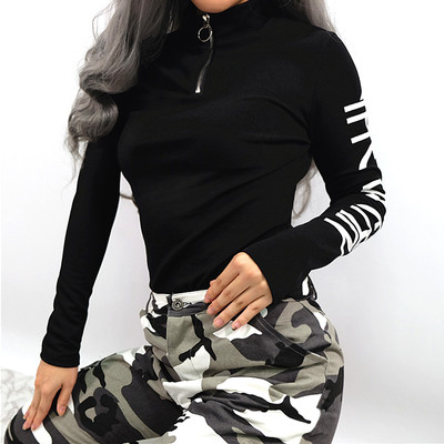 Γυναικεία λεπτή μπλούζα σε μαύρο χρώμα με κολάρο και φερμουάρ