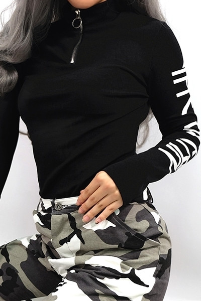 Γυναικεία λεπτή μπλούζα σε μαύρο χρώμα με κολάρο και φερμουάρ