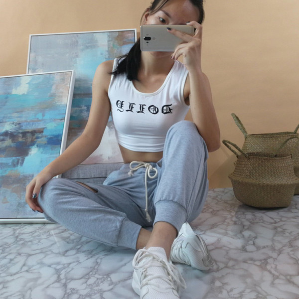 Спортен дамски панталон в широк модел - накъсани 