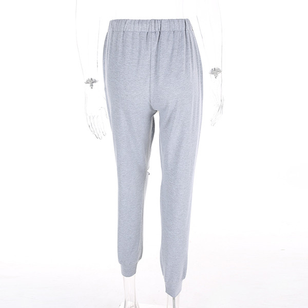 Спортен дамски панталон в широк модел - накъсани 