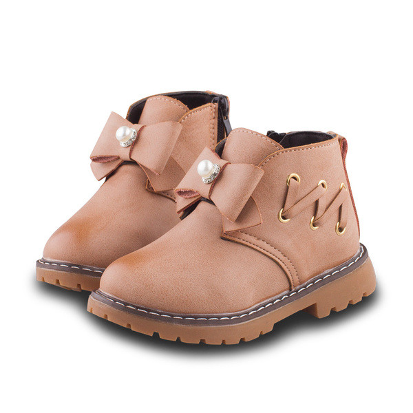Σύγχρονες μπότες μωρών με κορδέλα και μαργαριτάρι σε τρία χρώματα