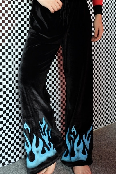 Καθημερινά γυναικεία παντελόνια σε φαρδιά σχέδια με εφαρμογές