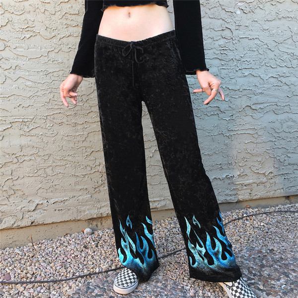 Καθημερινά γυναικεία παντελόνια σε φαρδιά σχέδια με εφαρμογές