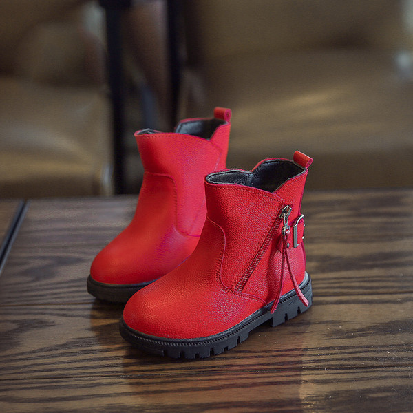 Μοντέρνες παιδικές μπότες για κορίτσια με ανθεκτική σόλα και διακοσμητικό φερμουάρ σε τρία χρώματα