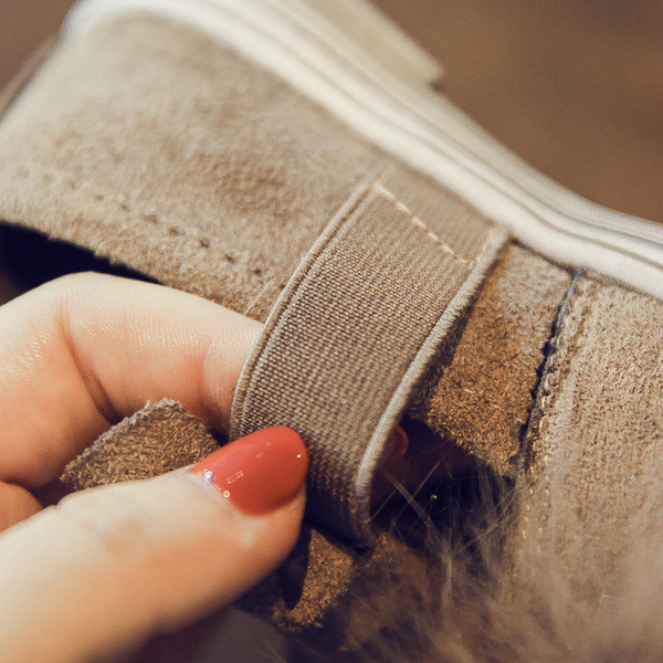 Σύγχρονες καθημερινές μπότες με κορδέλα και χνούδι σε τρία χρώματα