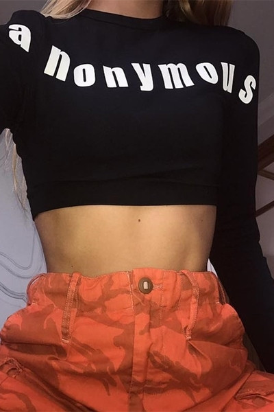 Μικρή κοντή μπλούζα κυρίες σε μαύρο χρώμα με επιγραφή