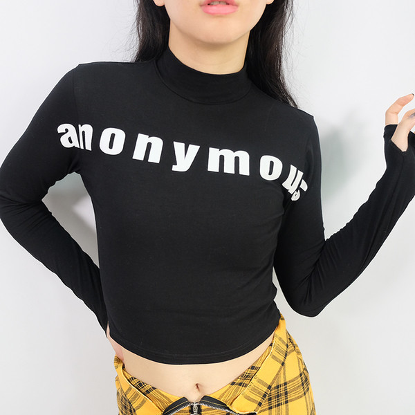 Μικρή κοντή μπλούζα κυρίες σε μαύρο χρώμα με επιγραφή