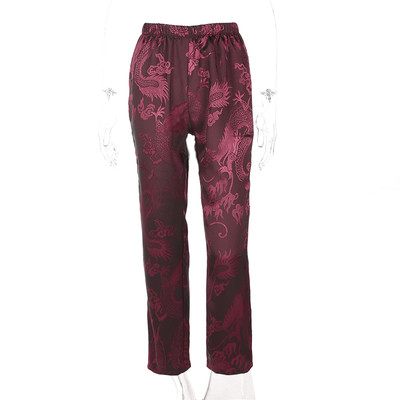 Κομψά παντελόνια με ενδιαφέροντα στοιχεία