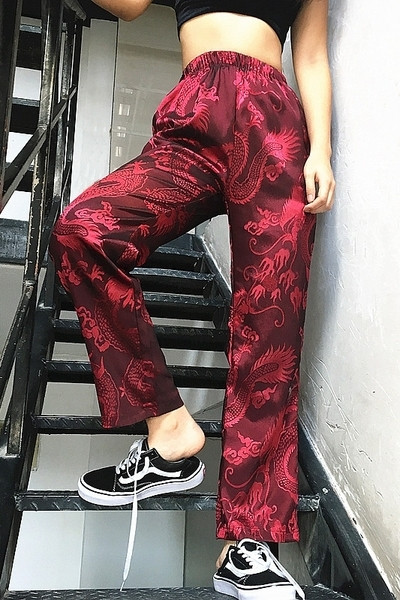 Κομψά παντελόνια με ενδιαφέροντα στοιχεία