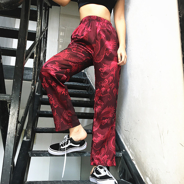 Κομψά παντελόνια με ενδιαφέροντα στοιχεία