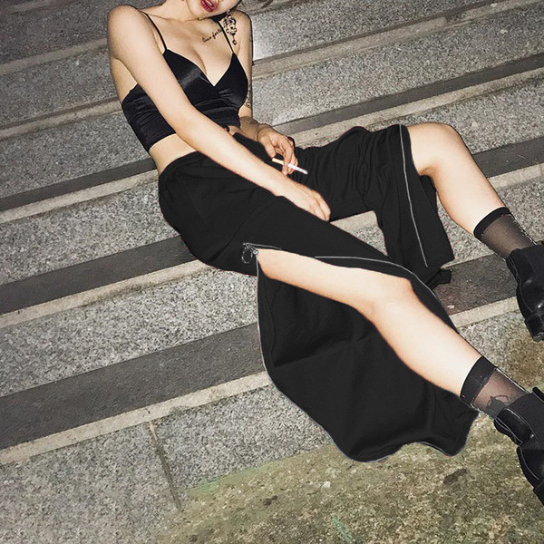 Спортно-елегантен дамски панталон в широк модел с цип