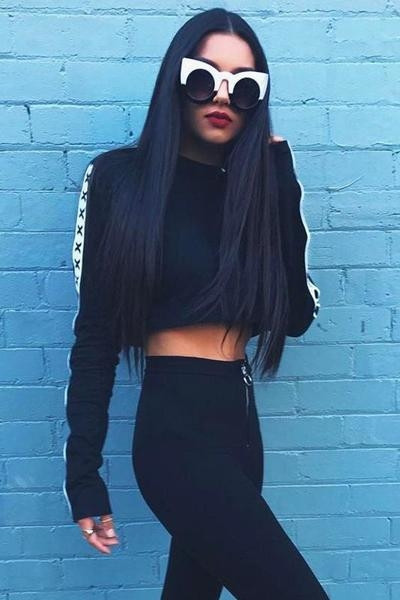 Κομψή κυρία κοντή μπλούζα σε μαύρο χρώμα