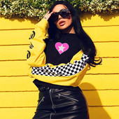 Αθλητικό πασχαλινό πουλόβερ με χρωματιστά μανίκια