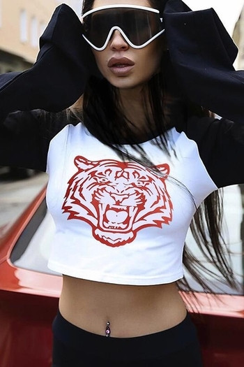 Скъсена дамска блуза с апликация на тигър