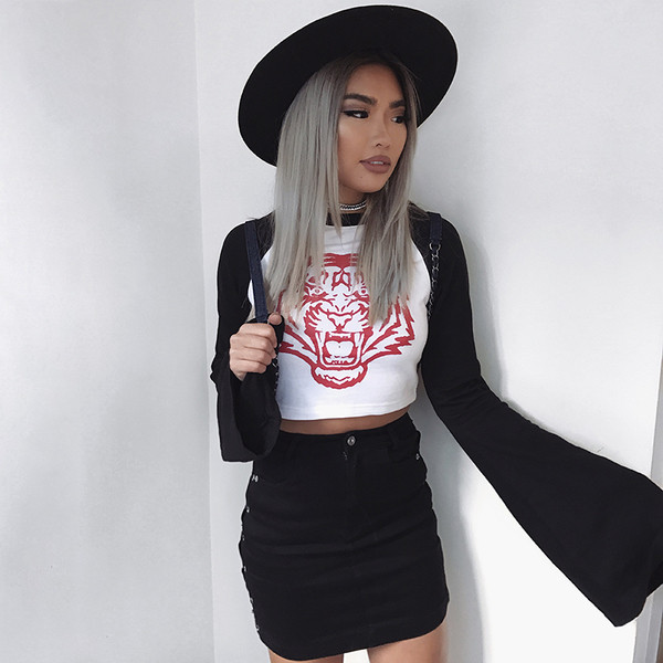 Скъсена дамска блуза с апликация на тигър