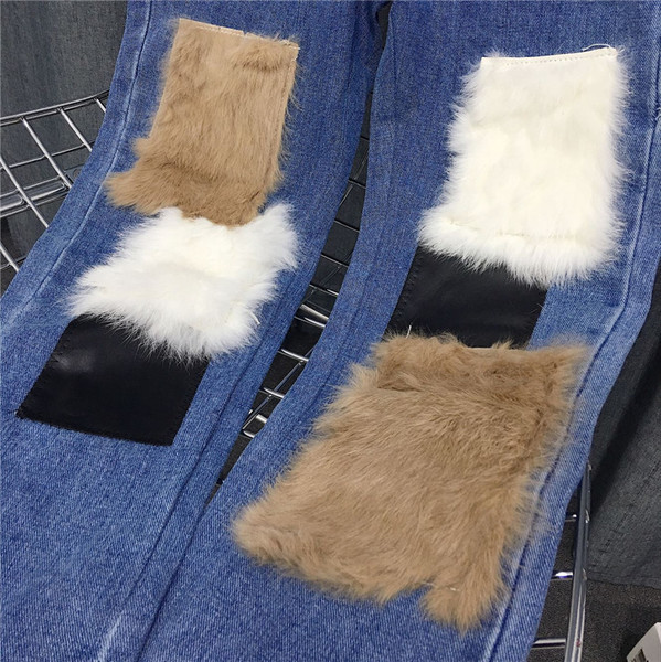 Интересни дамски дънки с плюшени ефекти 