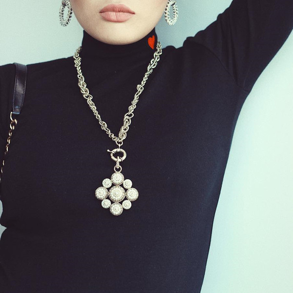 Γυναικεία casual μπλούζα σε μαύρο χρώμα με κολάρο για πόλο