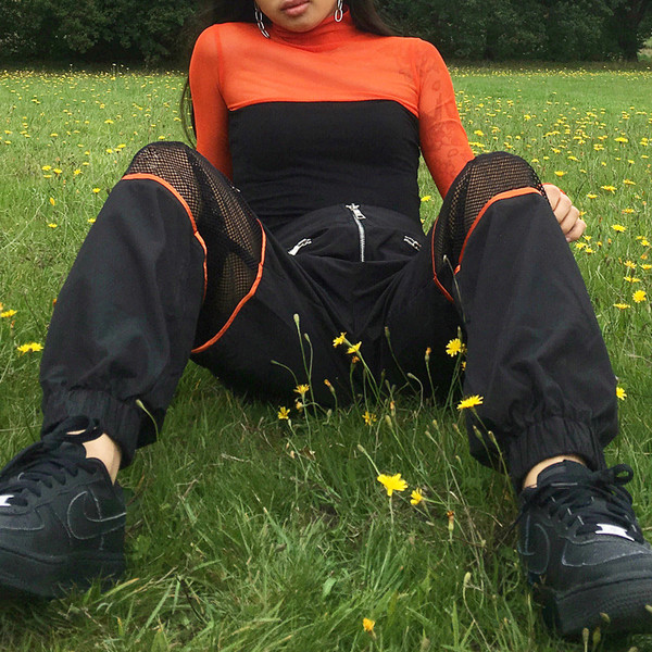 Дамски стилен панталон в широк модел с мрежа и висока талия