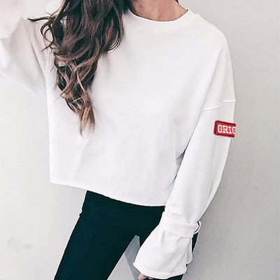 Ημερήσια φαρδιά μπλούζα κυρίες σε λευκό