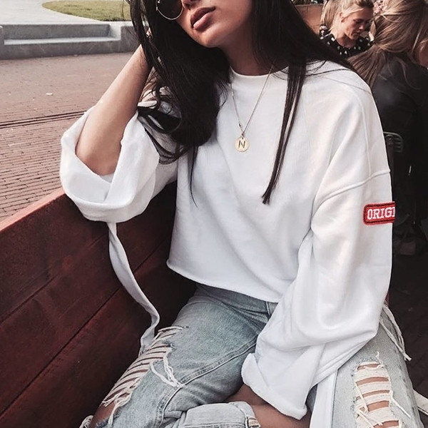 Ημερήσια φαρδιά μπλούζα κυρίες σε λευκό