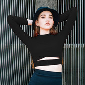 Κομψή γυναικεία μπλούζα σε μαύρο και μπλουζάκι πόλο