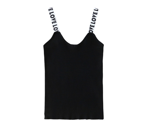 Καθαρό μοντέλο γυναικείο πουκάμισο με ενδιαφέρουσες συνδέσεις σε μαύρο και άσπρο