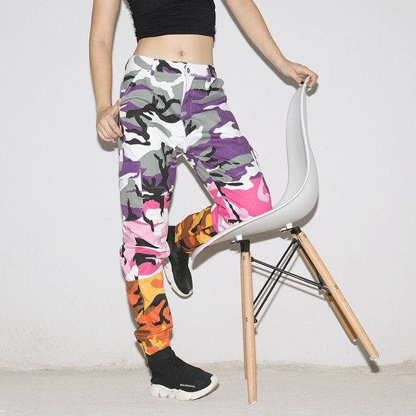 Широк шарен дамски панталон, подходящ за ежедневие