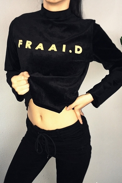 Φούστα γυναικείας φθινοπώρου-χειμώνα σε μαύρο χρώμα με επιγραφή και κολάρο για πόλο